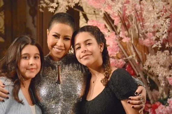 هل منعت الحالة النفسية شيرين عبدالوهاب من رؤية ابنتيها