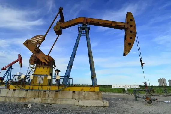 النفط يواصل الارتفاع بعد التوتر المتصاعد بين واشنطن وكاراكاس شفق نيوز