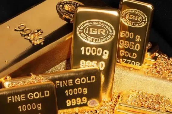 الذهب يستقر بدعم من خفض الفائدة والفضة قرب مستوى قياسي شفق نيوز