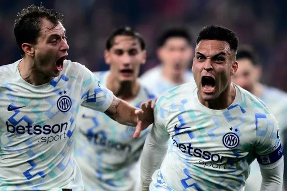 إنتر يقبل هدية ساسوولو وينتزع الصدارة