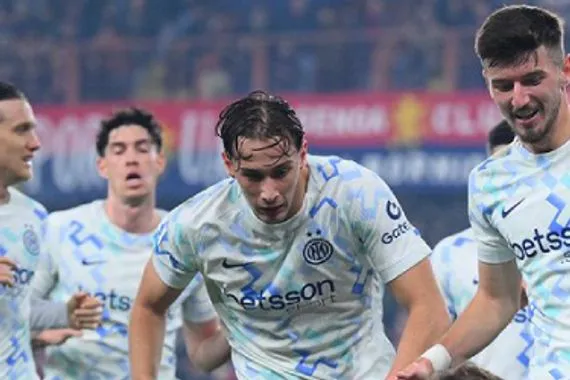 إنتر ميلان يخطف الصدارة بفوز صعب على جنوى