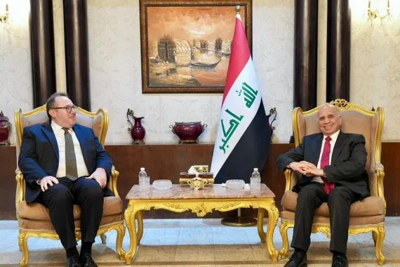 وزير الخارجية والقائم بأعمال السفارة الأميركية يؤكدان ضرورة العمل على خفض التوترات في المنطقة وكالة الانباء العراقية واع