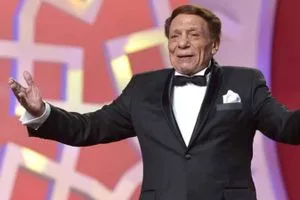 غياب عادل إمام عن جنازة شقيقته يعيد الجدل حول وضعه الصحي