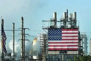 النفط يصعد وسط تصاعد التوترات الدولية بين واشنطن وكراكاس