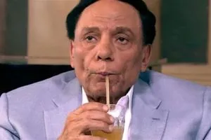 من جديد اثارة الجدل حول الوضع الصحي لعادل امام بعد غيابه عن جنازة شقيقته