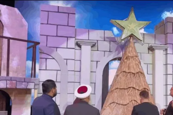 بالصور افتتاح أكبر شجرة ميلاد في العالم مصنوعة من الصابون الطبيعي