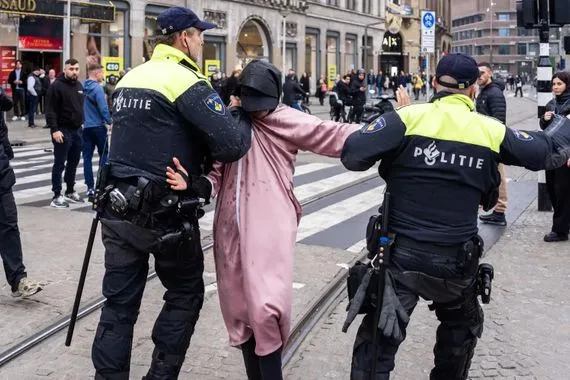 اعتقال 22 شخصاً في صدامات خلال حفل إسرائيلي بهولندا شفق نيوز