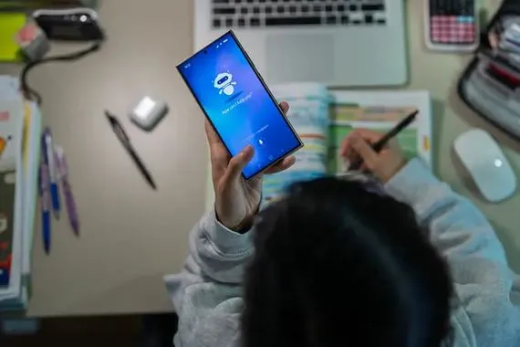 ثورة الذكاء الاصطناعي في سوق العمل الأميركي من يستخدمه أكثر