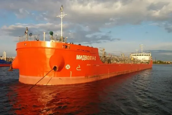 خوفًا من المصادرة الأميركية 4 ناقلات نفط عملاقة تتراجع عن التوجه إلى فنزويلا