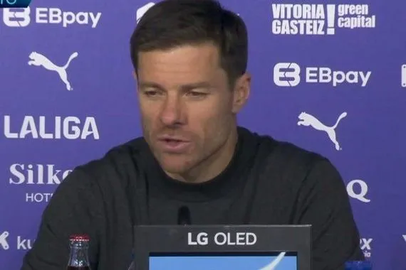 تعليق الونسو على عناق فينيسيوس له