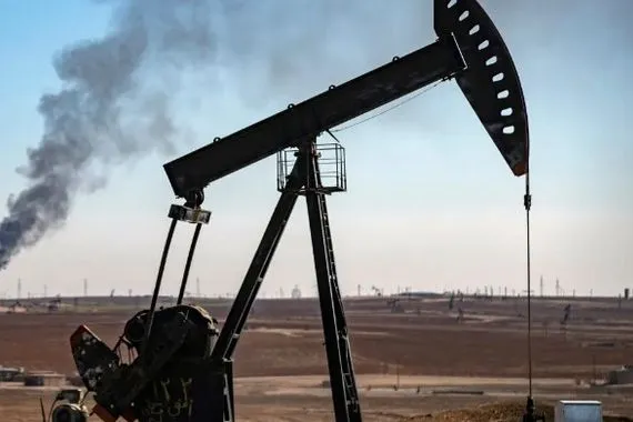 أسعار النفط تتراجع لأقل من 60 دولاراً