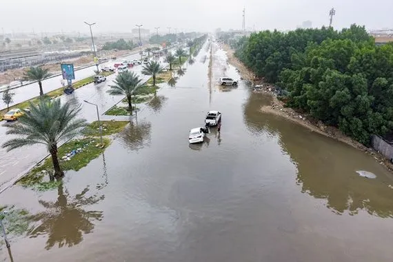 إعادة فتح طرق مغمورة بالسيول شرقي صلاح الدين