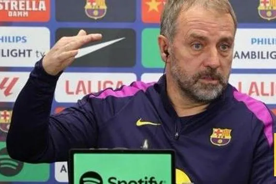 فليك اكتشف مسرب الأخبار في غرفة الملابس بهذه الحيلة