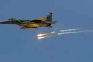 التحالف الدولي يشن غارات جوية مكثفة على مواقع لـ داعش في عدة مدن سورية فيديو شفق نيوز