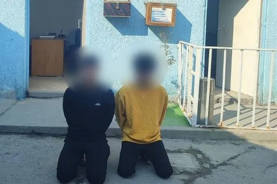 في البصرة تفاخرا بالاعتداء على رجل مسن ووقعا في قبضة القوات الأمنية