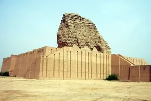 قورة عقرقوف معلم تاريخي يعاني الإهمال