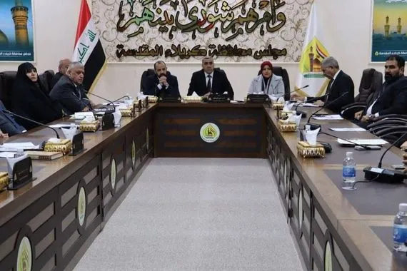 بينها الوقود والسياحة والكلاب السائبة والمدارس المتضررة مجلس محافظة كربلاء يناقش ملفات عديدة