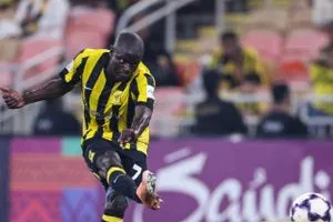 عين على كانتي في مباراة ناساف