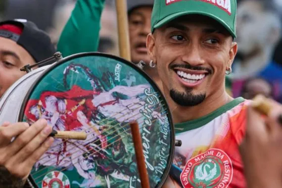 منشور رافينيا الجديد بعد زيارة مسقط رأسه