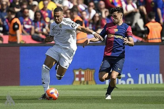 نجم برشلونة مبابي أفضل لاعب في العالم حالياً وكالة الانباء العراقية واع