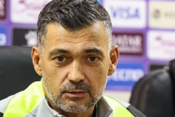 كونسيساو يعترف بحرقة الغضب ويحذر