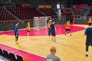 الفلاحي يقود أول وحدة تدريبية لوطني اليد