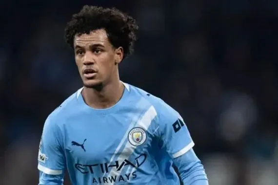 دورتموند يقترب من لاعب مانشستر سيتي