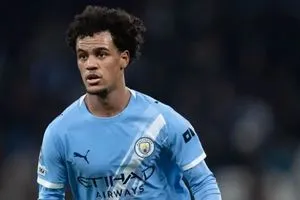 دورتموند يقترب من لاعب مانشستر سيتي