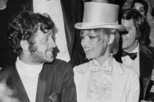 باردو من أيقونة للسينما الفرنسية إلى نصيرة الحيوانات