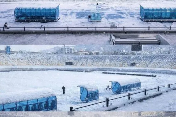 ملعب دهوك اليوم تحت غطاءٍ أبيض من الثلوج