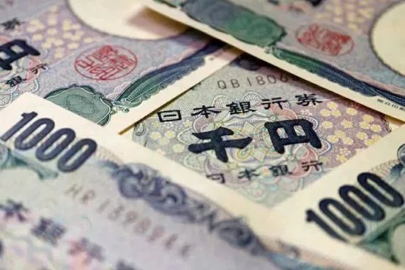 الين يستعيد بعض مكاسبه بعد محضر بنك اليابان وترقب تدخل حكومي محتمل