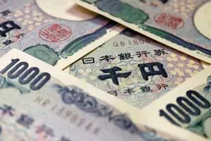 الين يستعيد بعض مكاسبه بعد محضر بنك اليابان وترقب تدخل حكومي محتمل