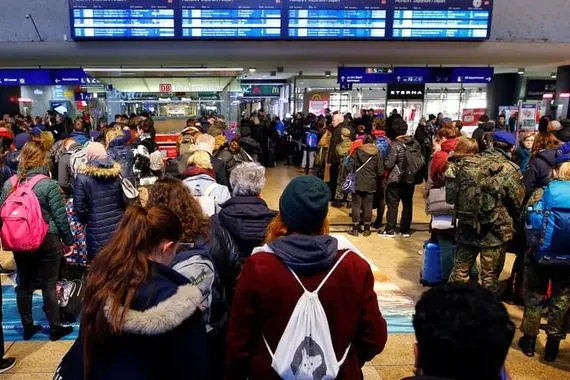 مطارات اليونان تستأنف الرحلات بعد توقف شبه تام