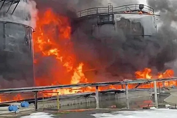 أوكرانيا تعلن قصف مستودع نفط وترسانة صواريخ في روسيا