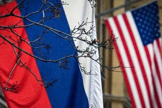 بعد احتجازها موسكو تطالب واشنطن بإعادة طاقم ناقلتها سريعاً شفق نيوز