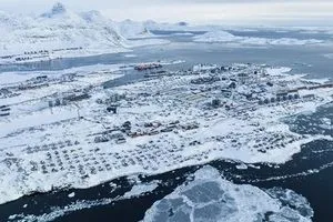 فرنسا تتضامن مع الدنمارك بشأن غرينلاند وترفض المطالب الأمريكية