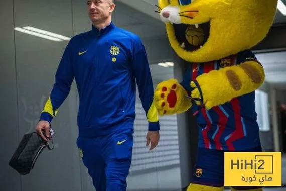 ليفاندوفسكي يقبل دوره الجديد في برشلونة