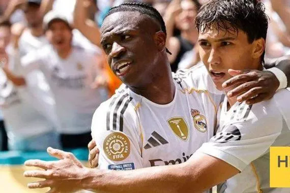 فينيسيوس يعتذر لغونزالو قبل ديربي السوبر