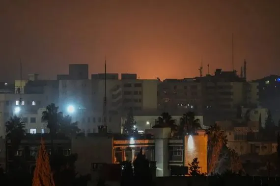 على وقع القصف والاشتباكات قسد تكذّب دمشق لم نقحم العُماليين في القتال شفق نيوز