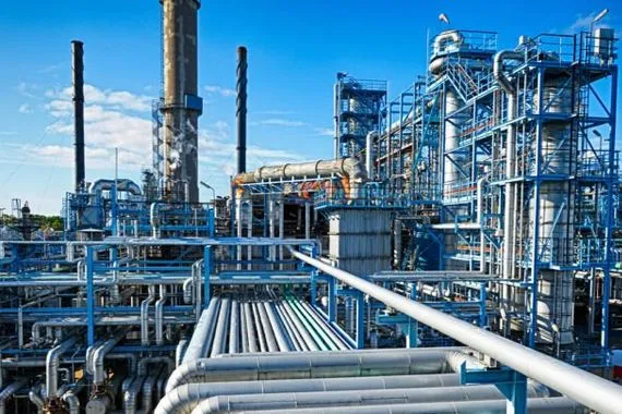 مصادر شيفرون وشركات أخرى تتنافس على مبيعات النفط الفنزويلي