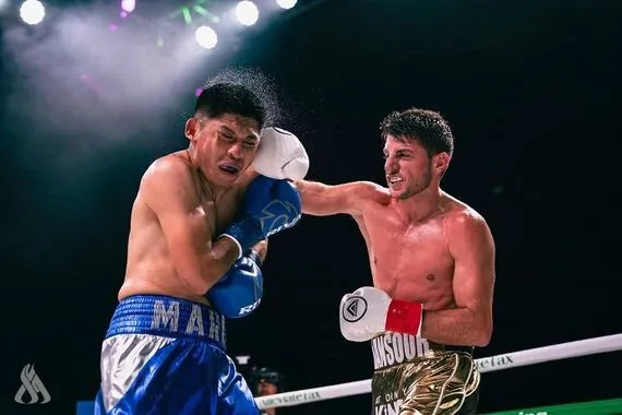 الملاكم العراقي جوناثان منصور يتوج بالحزام الذهبي في أمريكا وكالة الانباء العراقية واع