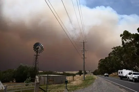 أستراليا حرائق الغابات تدمر منازل وتقطع الكهرباء عن عشرات الآلاف وكالة الانباء العراقية واع