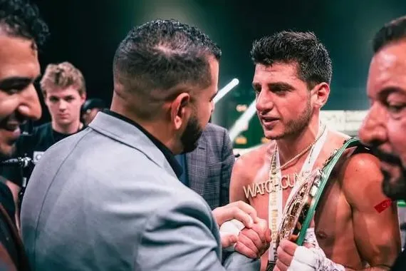 العراقي جوناثان يتوج بالحزام الذهبي للملاكمة في أميركا شفق نيوز