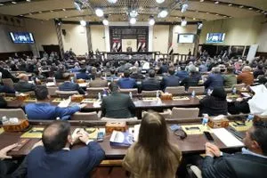 البرلمان يباشر مناقشة ملف الإيرادات غير النفطية بحضور رؤساء 3 هيئات