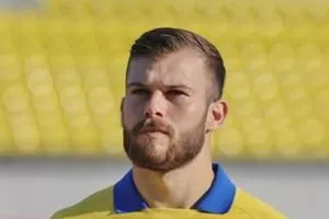 نوروز يعزز صفوفه بمدافع لبناني