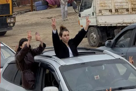 سوريا الكورد يستقبلون النازحين من حلب في القامشلي صور شفق نيوز