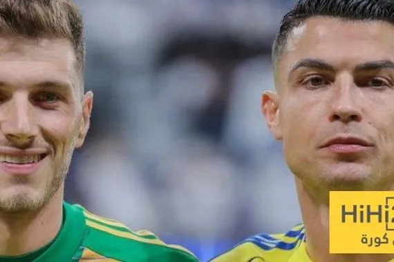 الهلال يؤجل رحيل حارس النصر