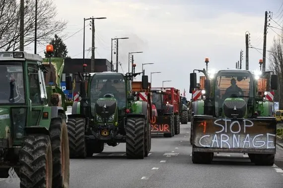 المزارعون الفرنسيون يواصلون احتجاجاتهم ضد الاتفاق مع ميركوسور وكالة الانباء العراقية واع