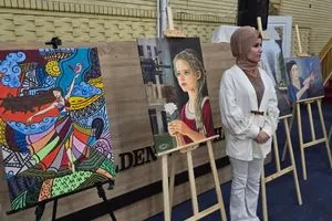 عبر 30 لوحة كركوك تبعث رسائل سلام بمعرض فني وكالة الانباء العراقية واع