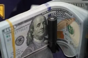 انخفاض أسعار الدولار في أسواق بغداد